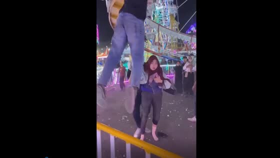 Night market mishap: woman falls from 'banyu wave' ride in Sragen, Indonesia
