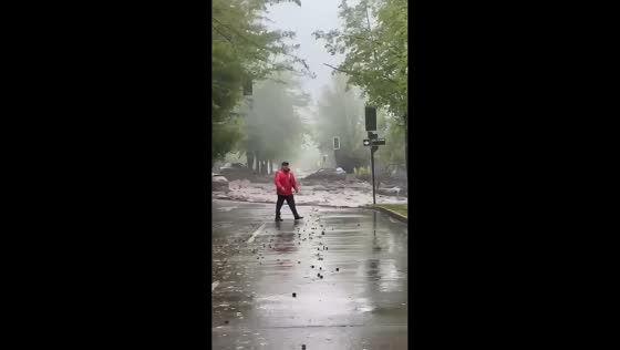 Powerful mudslide floods streets and sweeps away vehicles in Santiago, Chile