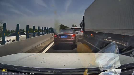 Multiple vehicle crash during highway exit in Sichuan, China