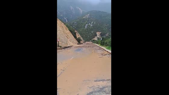 Chapman's Peak Drive battling 'Black South Easter' storm in Cape Town