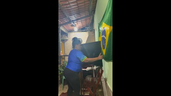Woman throws TV against wall in Angra dos Reis, Brazil