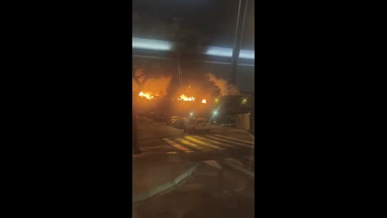 Brush fire spreads near residential area in Algeciras, Spain