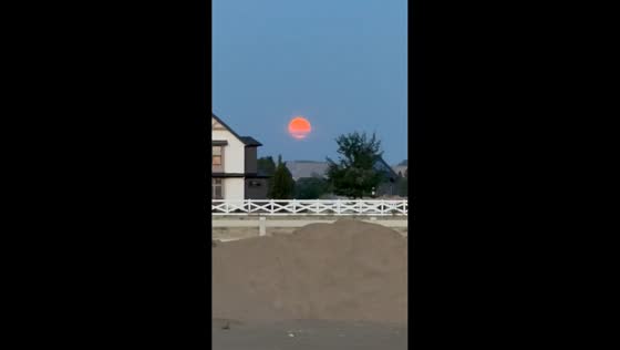 Striking Blood Moon rises over Boise, Idaho, USA