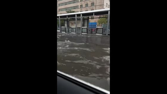 Severe flooding inundates urban roadway in Ningxia, China