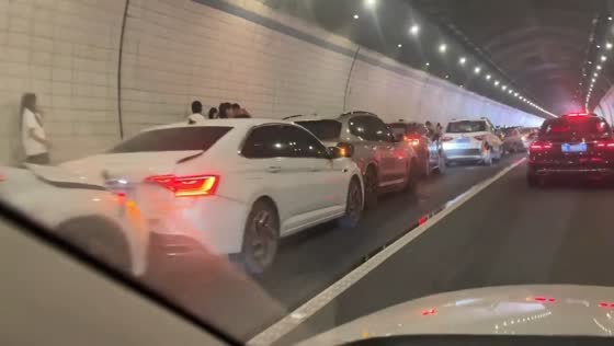 Multi-car collision in Erguang Expressway tunnel, Qingyuan, China