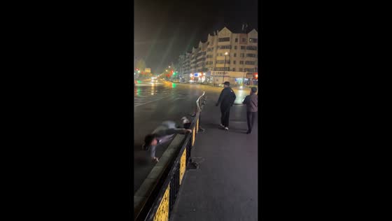 Parkour attempt ends in a fall in Henan, China
