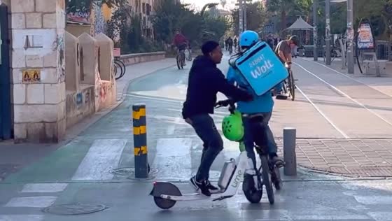 Two collide in intersection in Tel Aviv-Yafo