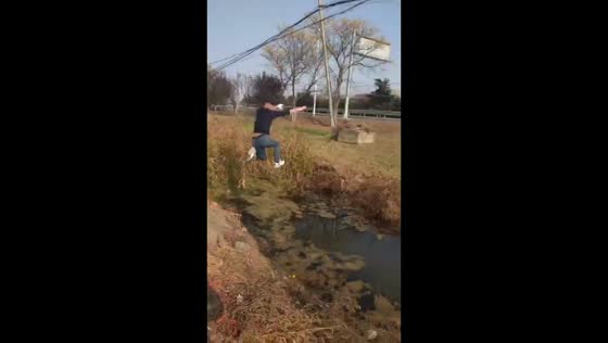 Man fails to leap across river in Jiangsu, China