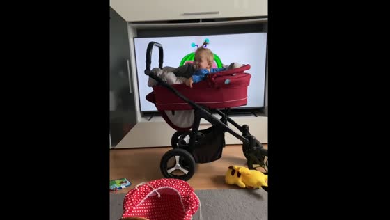Baby wakes up instantly as Cocomelon starts playing in Slovakia