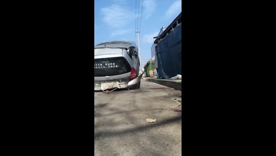 Car’s front wheels lift after sudden movement in Liaoning, China