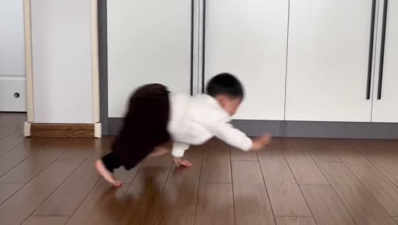 Child crawls fast in Zhejiang, China,