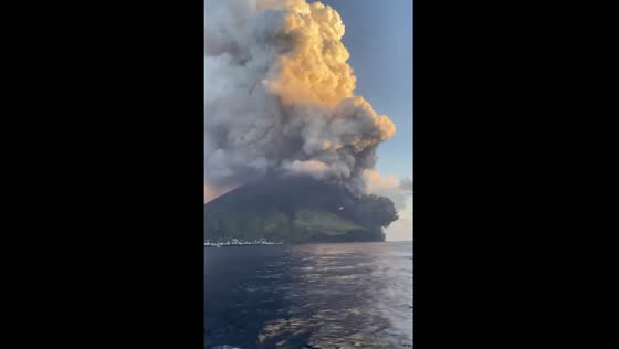 Stromboli volcano erupts, lava flows into Mediterranean