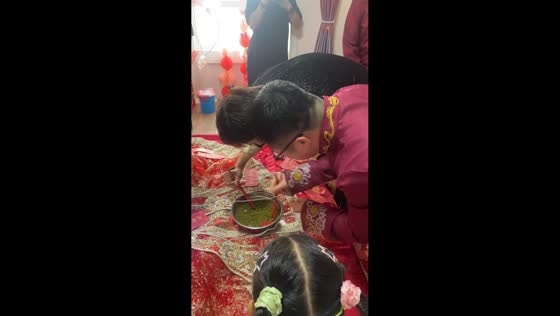 Wedding game challenge with chopsticks and electrotherapy in Tianjin, China