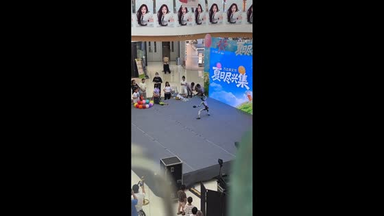 Humanoid robot loses balance and falls during mall kung fu demo in Hebei, China