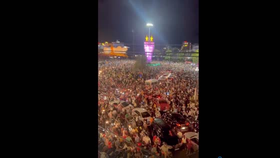 Sea Paradise Festival ignites Quy Nhon City: spectacular fireworks draw crowds and cause traffic on Reunification Day