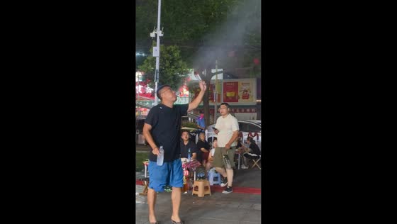 Fire-breathing act ends in funny mix-up in Hebei, China