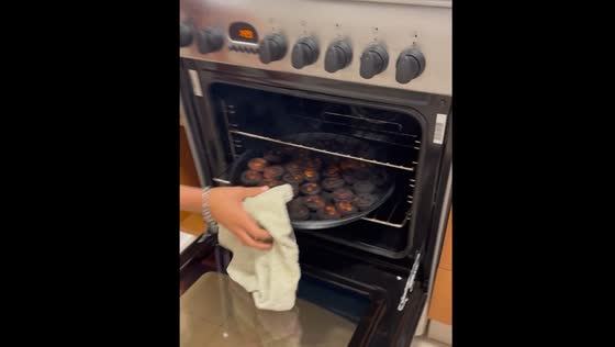 Baking mishap in Buenos Aires leaves food burnt