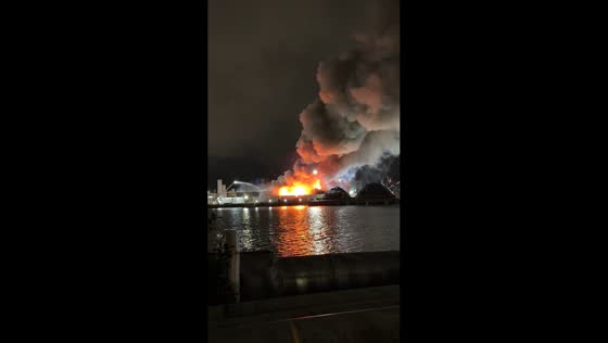 Massive scrapyard fire sends thick smoke in Belfast, UK