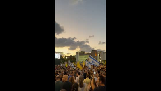 Massive protest erupts demanding hostage deal in Tel Aviv, Israel