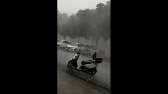 Severe thunderstorm and gale sweep through Luoyang, Henan, China