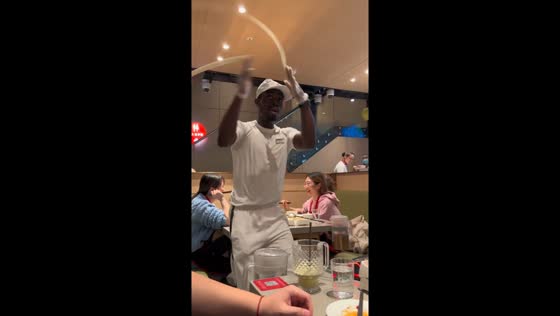 Enthusiastic Haidilao hot pot waiter in London wows diners with noodle dough dance