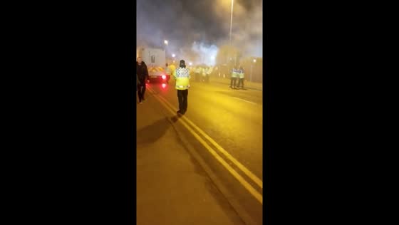 Violent clash before Europa Conference League: female police officer set ablaze