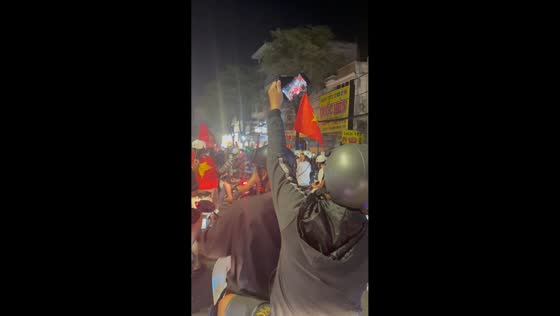 Broken phone records video despite detached screen in Can Tho, Vietnam