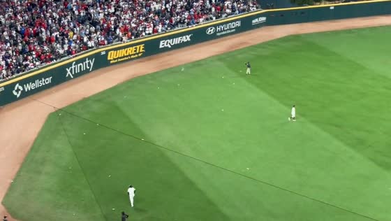 Braves fans rain beer cans on field during game at Truist Park