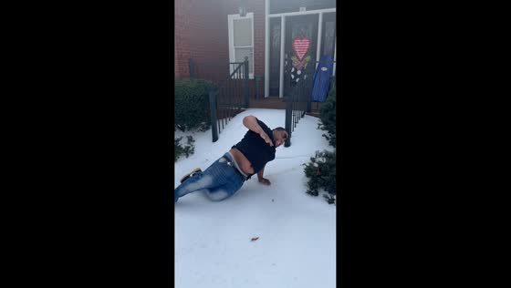 Man slips on ice while approaching doorway in Milan, Tennessee, USA
