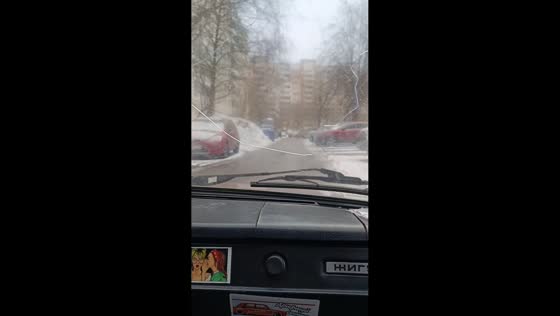 Car wheel detaches and rolls away on narrow street in Moscow, Russia