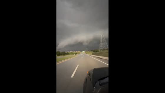Massive shelf cloud over roadway in Florida USA
