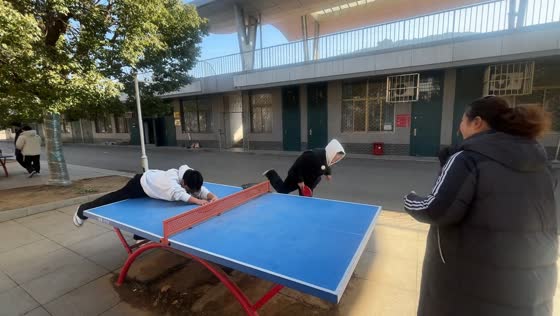 Woman’s tricky spin shot leaves both opponents scrambling in Jiangsu, China