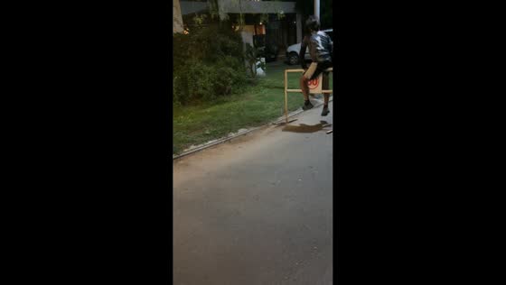 Man fails to jump over street sign in Córdoba, Argentina