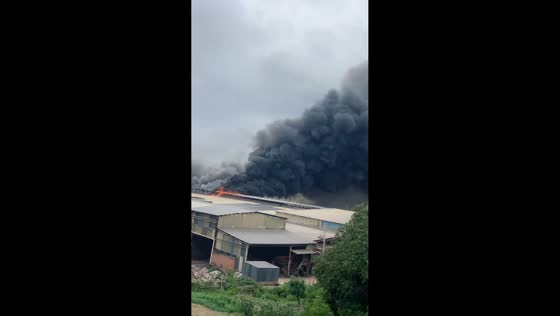 Massive smoke billows from brick factory fire in Zhejiang, China