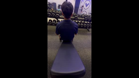 Man falls while attempting incline dumbbell press in Madrid, Spain