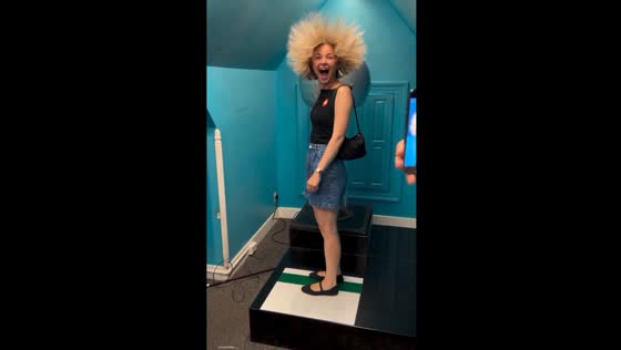 Person tests static electricity machine at St. Louis Children’s Museum