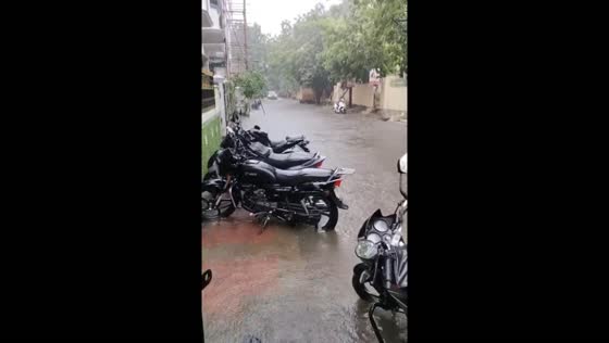 Heavy rains cause flooding in Chennai