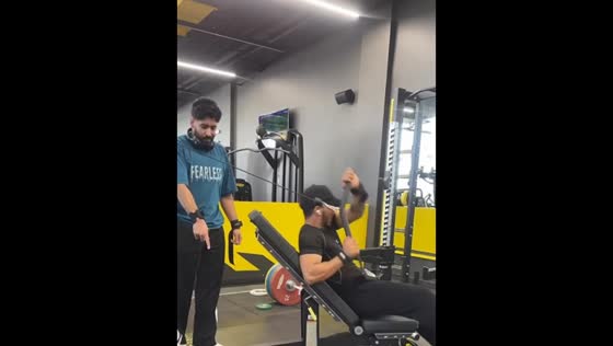 Gym training mishap as cable bar slips and hits nearby person in Riyadh