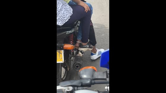 Motorcycle passenger’s shoe melts on exhaust pipe in El Banco, Colombia