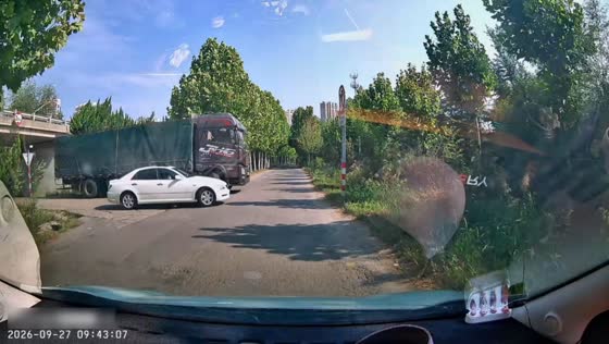 Car and truck collide while turning on a narrow road in Shandong, China