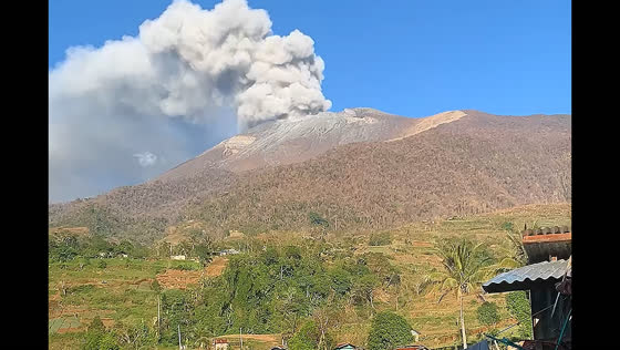 Canlaon volcano emits sulfur gas