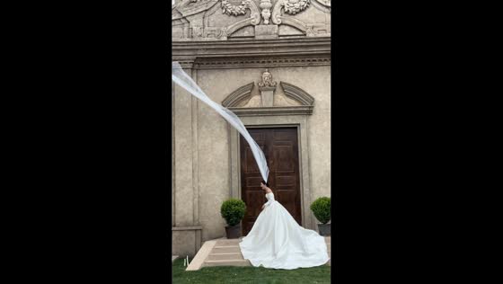 Bride's veil gets swept away by gust of wind during wedding photoshoot in Jiangxi, China
