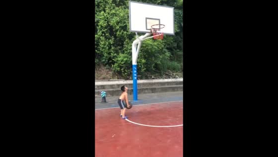 Boy hit by rebounding basketball after missed shot in Guangxi, China