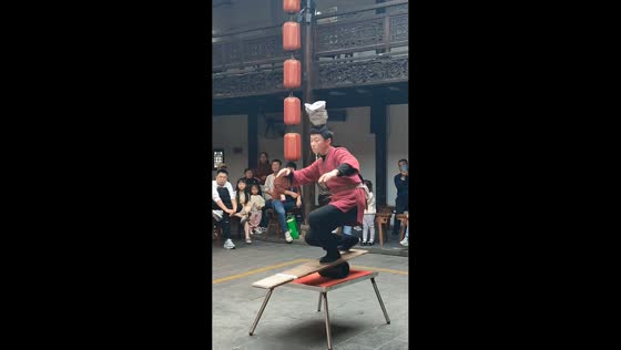 Young man achieves impressive bowl balancing feat in Hubei, China