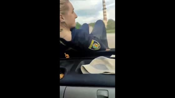 Driver flees traffic stop with police officer on hood in Kamianets-Podilskyi, Ukraine