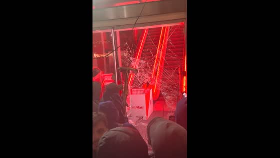 Crowd chaos at MediaMarkt's 25th anniversary event in Rotterdam