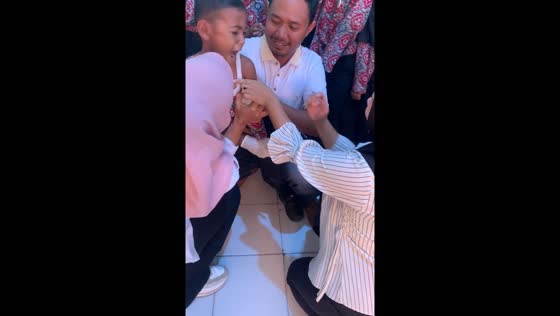 Boy’s screams stop instantly after injection in Sumbawa, Indonesia