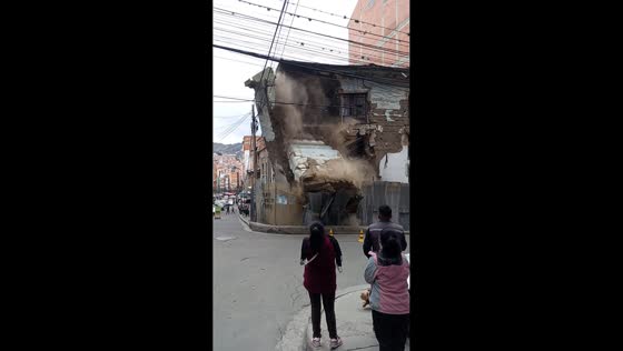 Heritage house collapses after nearly 100 years in La Paz, Bolivia