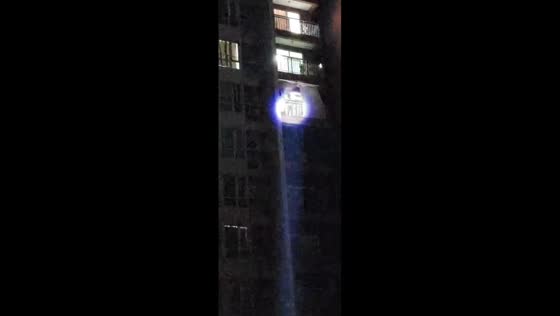 Drunk man shouts daily from balcony in Chongqing, China