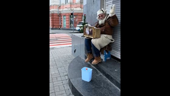Kharkiv's melodic grandpa rings in the new year with streetside cheer
